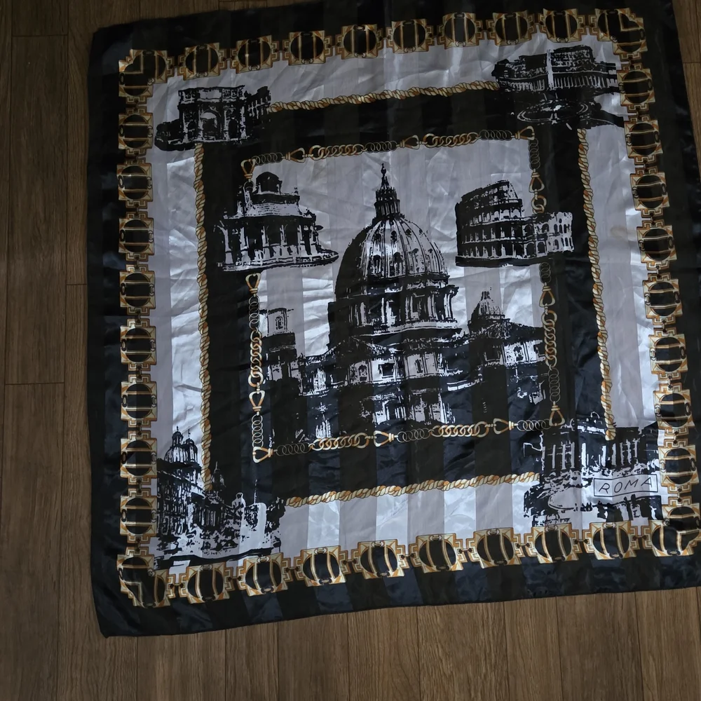 La Dolce Vita Style – Roma Italy Landmark Scarf w/ Colosseum & Vatican
